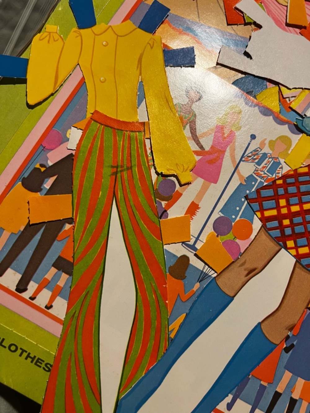 Barbie Vintage Paper doll Book with Barbie and friends - Picture 10 of 14